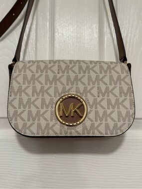 Michael Kors Samira Small Pebbled Leather Messenger Bag Signature Cream Logo